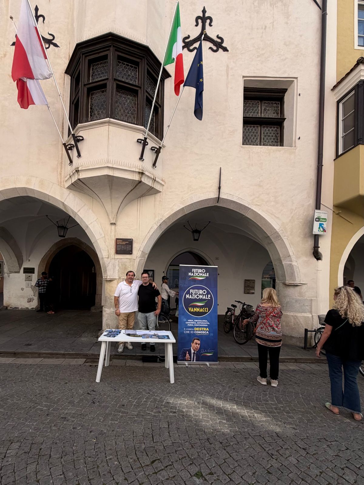 Martucci FN Vipiteno: gazebo sulla legittima difesa, la sicurezza è uan Priorità.
